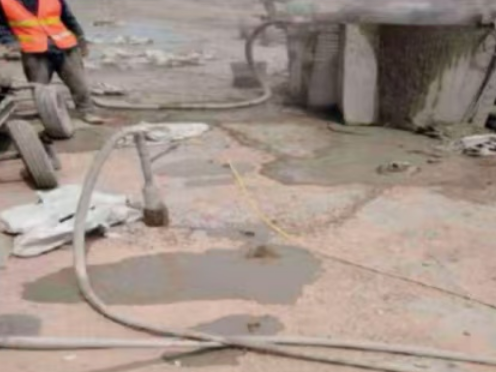 覃塘水泥混凝土路面板底注浆技术 路面脱空注浆整治方案